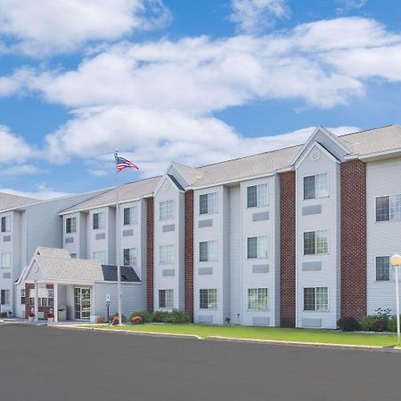 Microtel Inn & Suites By Wyndham Фон Дю Лак Екстериор снимка