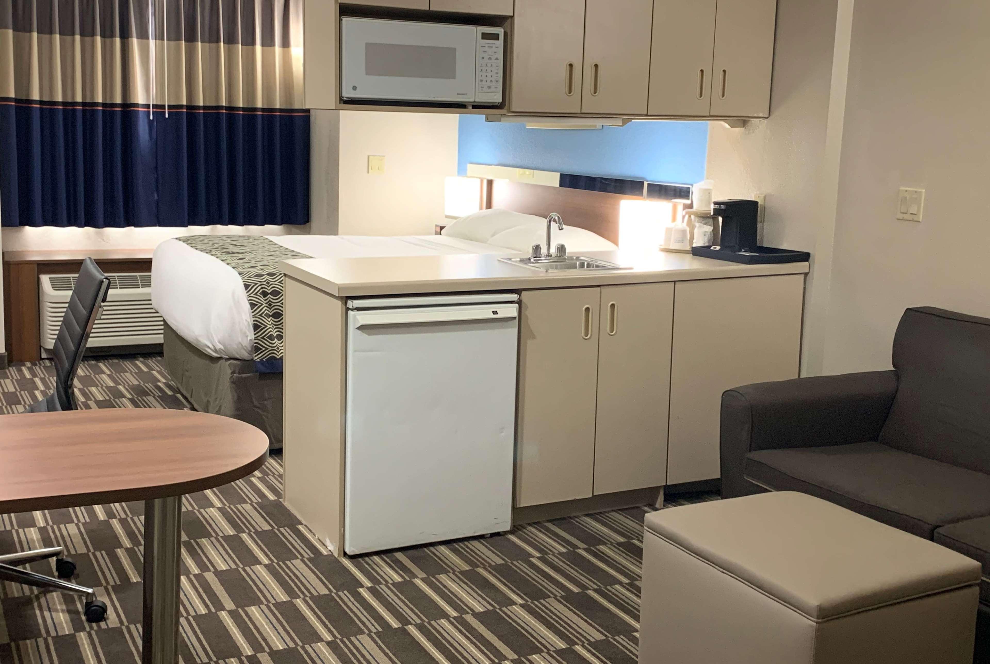 Microtel Inn & Suites By Wyndham Фон Дю Лак Екстериор снимка