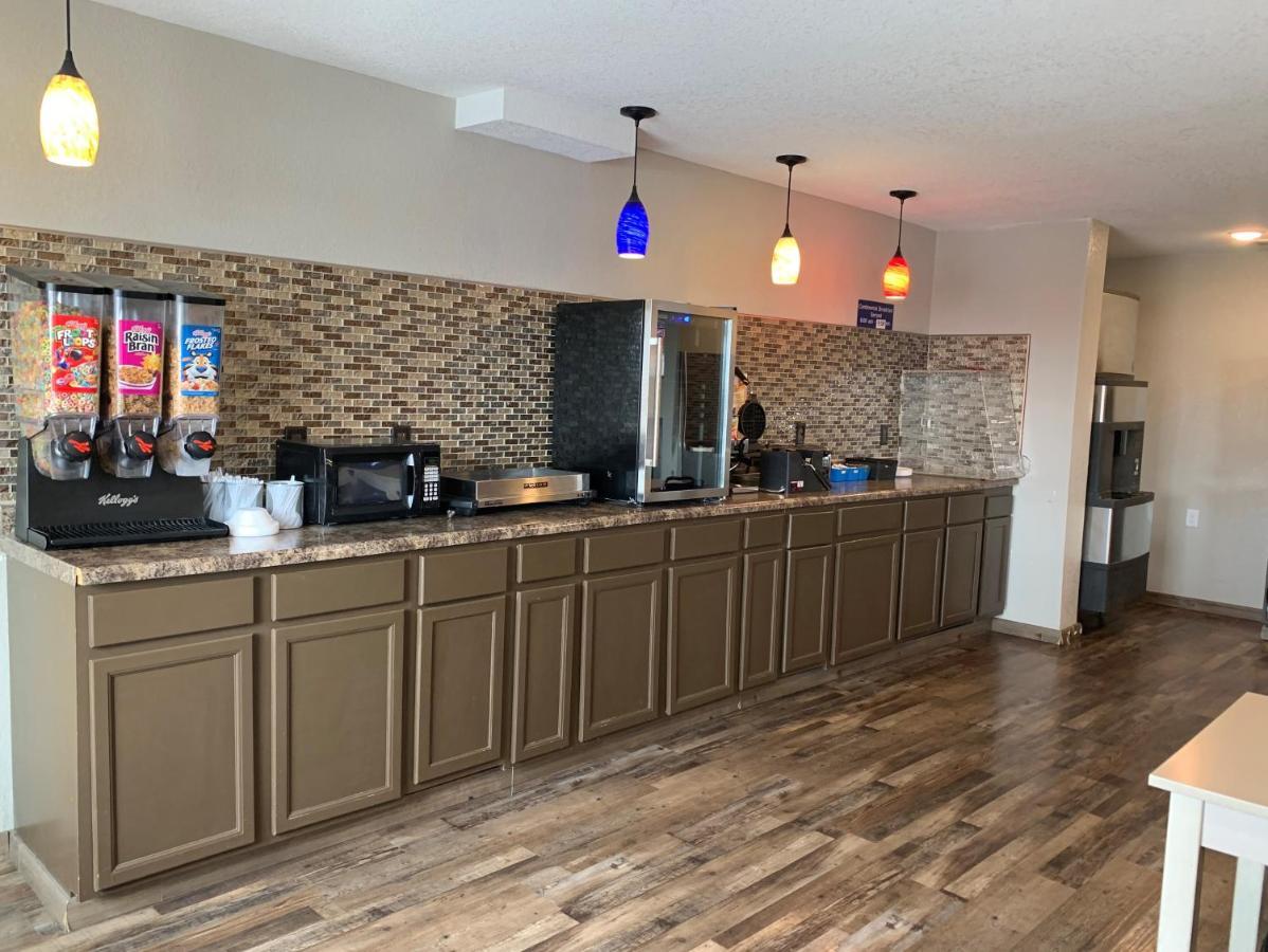 Microtel Inn & Suites By Wyndham Фон Дю Лак Екстериор снимка